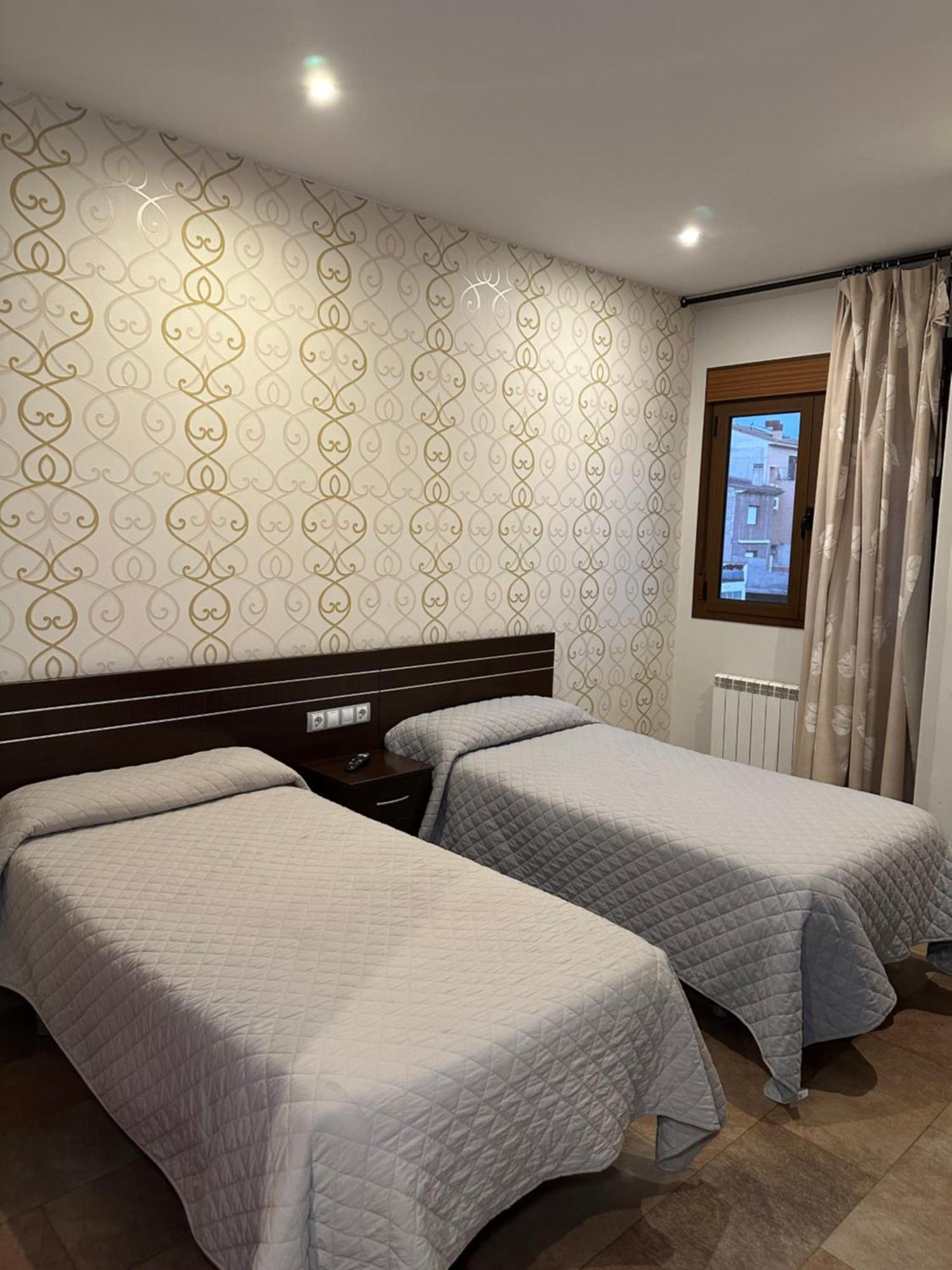 Hostal Venecia Monzón Kültér fotó