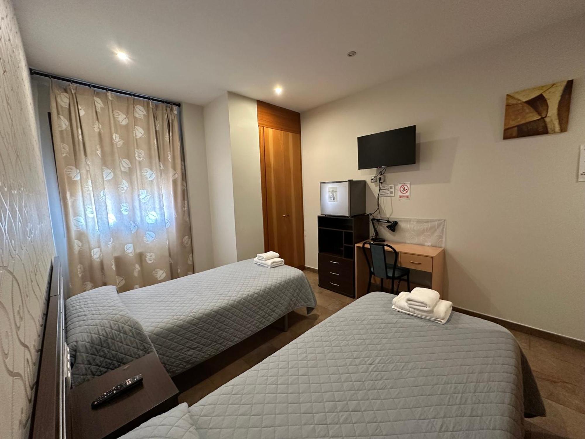 Hostal Venecia Monzón Kültér fotó